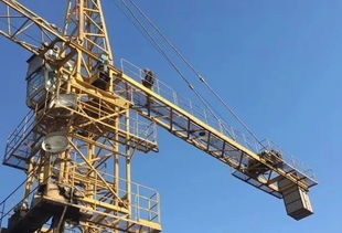 突發 西關裝飾城一男子欲跳塔吊輕生